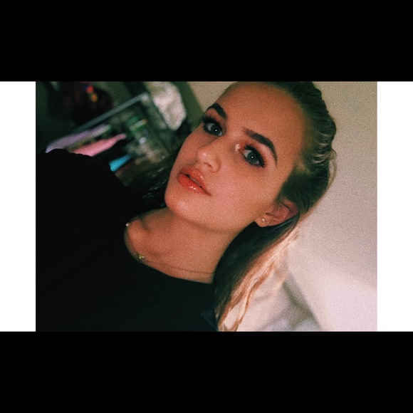 Meet your Posher, Zoe - Picture 1 of 1